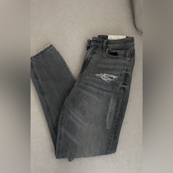American Eagle Smoked Grey Mom Jeans! - Picture 4 of 5